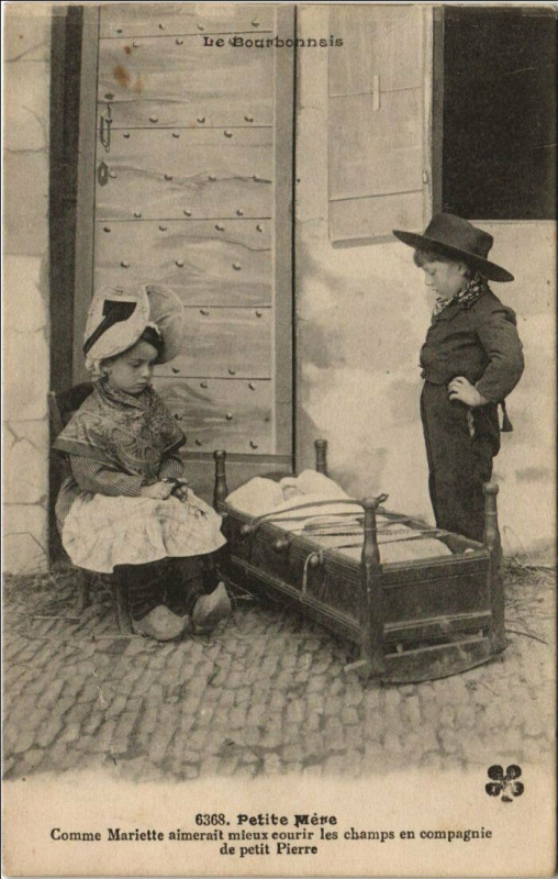 Carte postale ancienne Le Bourbonnais - Petite Mere