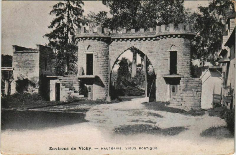 Carte postale ancienne Hauterive Vieux Portique à Hauterive