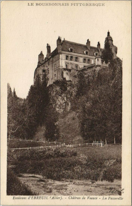 Carte postale ancienne Veauce Chateau de Veauce - La Passerelle à Veauce