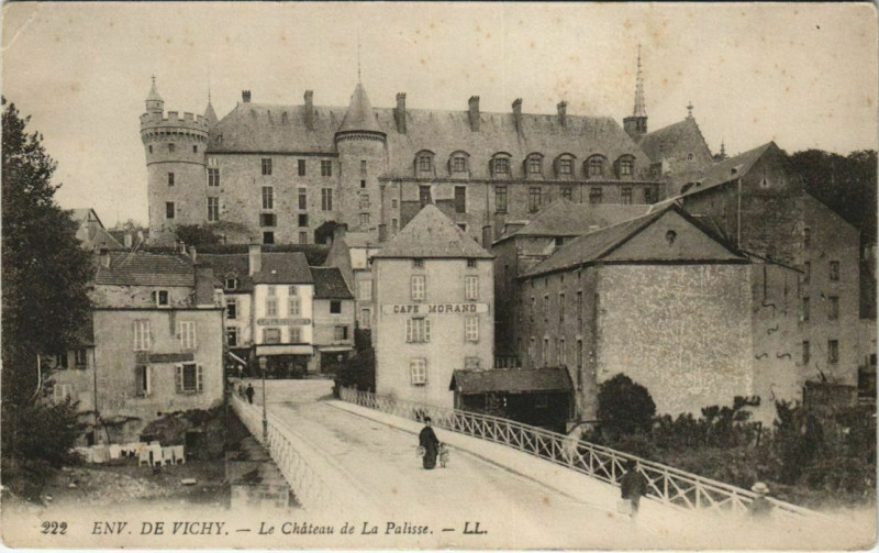 Carte postale ancienne Lapalisse Le Chateau de Lapalisse à Lapalisse