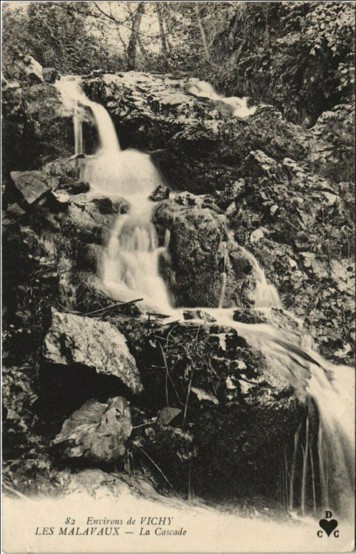Carte postale ancienne Vichy Environs - Les Malavaux - La Cascade à Vaux