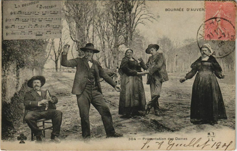 Carte postale ancienne Bouree de'Auvergne - Presentation des Dames - Folklore
