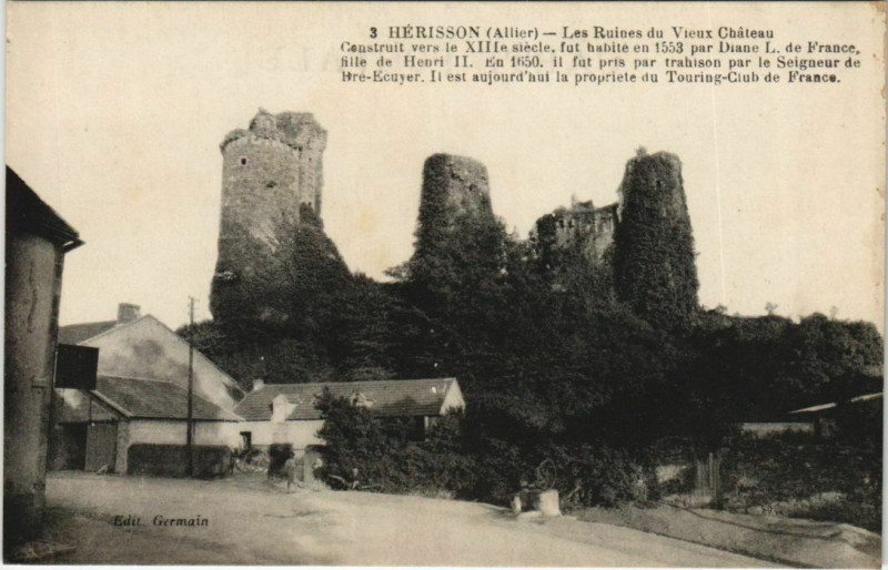 Carte postale ancienne Herisson Les Ruines du Vieux Chateau
