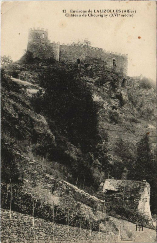 Carte postale ancienne Chouvigny Chateau de Chouvigny à Chouvigny