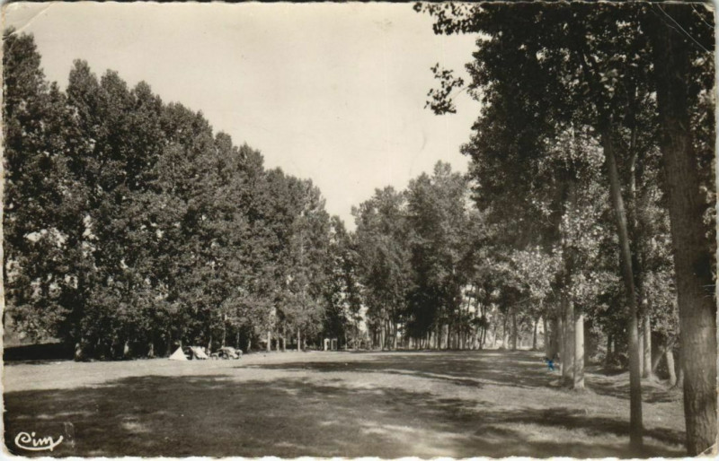 Carte postale ancienne Ebreuil Le Camping