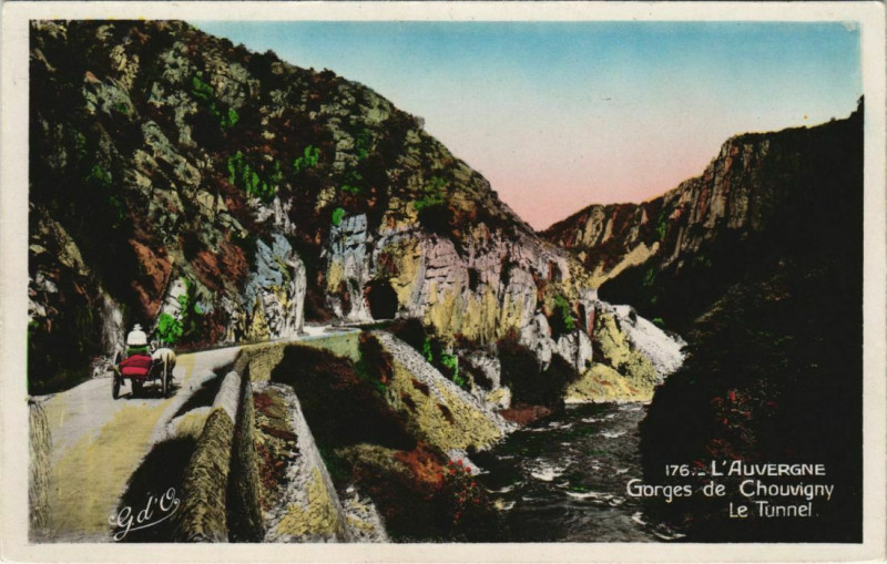 Carte postale ancienne Gorges de Chouvigny - Le Tunnel à Chouvigny