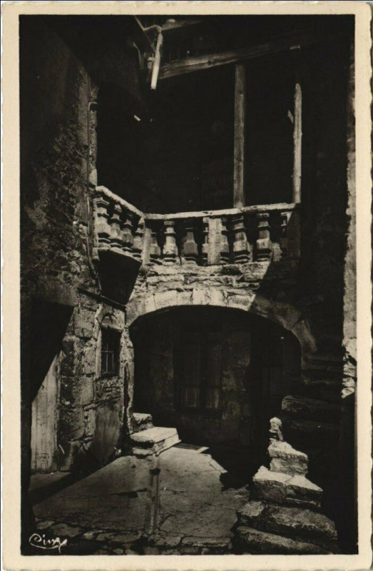 Carte postale ancienne Cusset Vieille Maison à Cusset