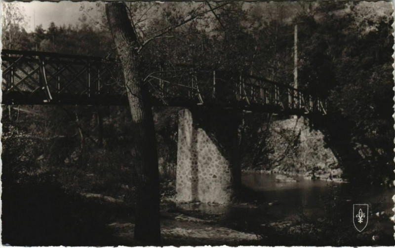 Carte postale ancienne Chantelle La Passerelle Deneuille à Chantelle