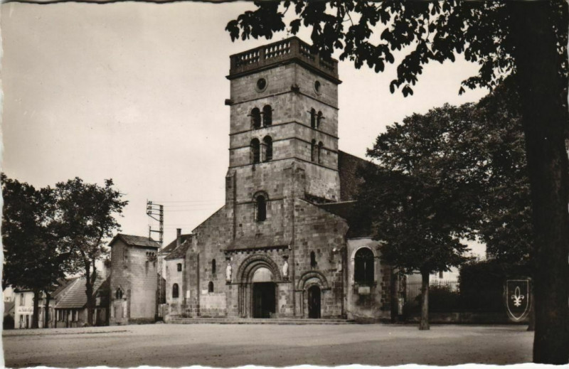 Carte postale ancienne Yzeure L'Eglise à Yzeure