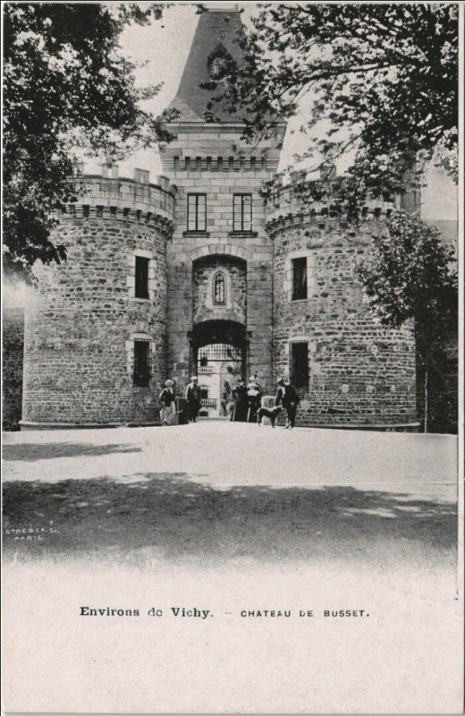 Carte postale ancienne Busset Chateau de Busset à Busset
