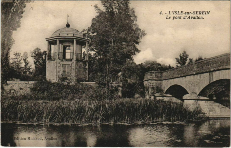Carte postale ancienne L'Isle s Serein Le Pont d'Avallon France à Avallon