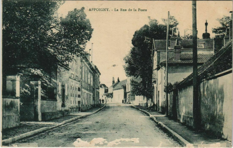 Carte postale ancienne Appoigny La Rue de la Poste France à Appoigny