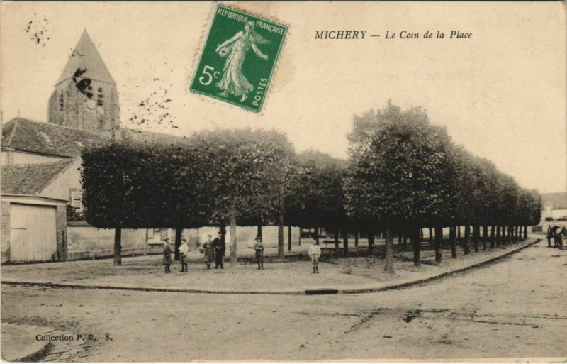 Carte postale ancienne Michery Le Coin de la Place France à Michery