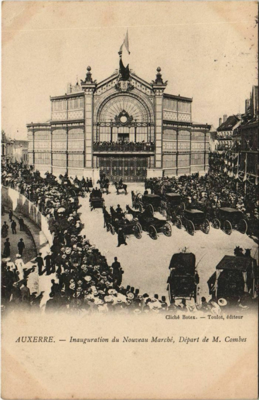 Carte postale ancienne Auxerre Inauguration du Nouveau Marche France à Auxerre