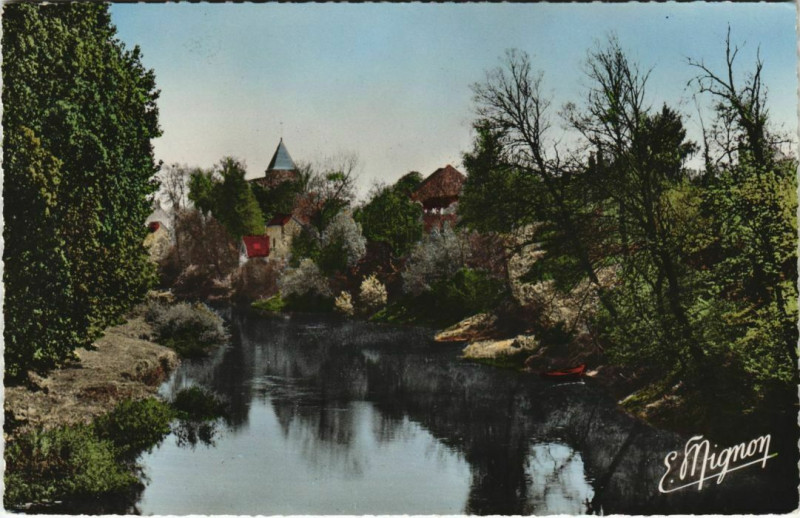 Carte postale ancienne Cheny Les Bords de l'Armancon France à Cheny