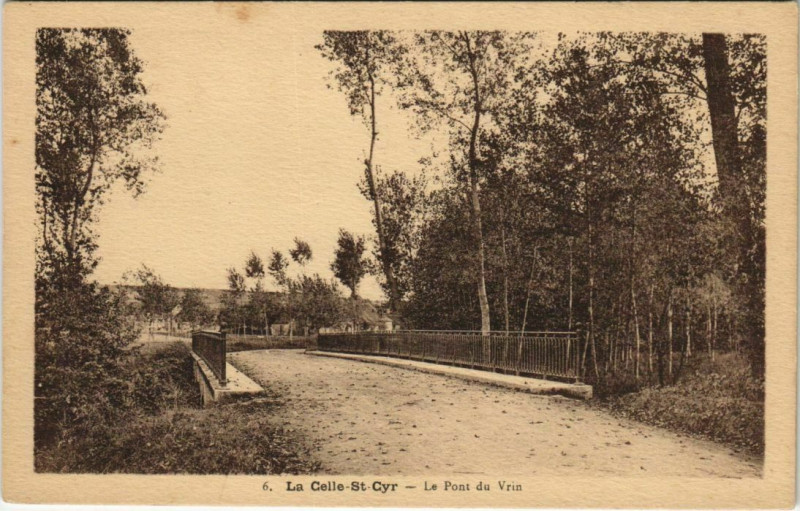 Carte postale ancienne La Celle-Saint-Cyr Le Pont du Vrin France à La Celle-Saint-Cyr
