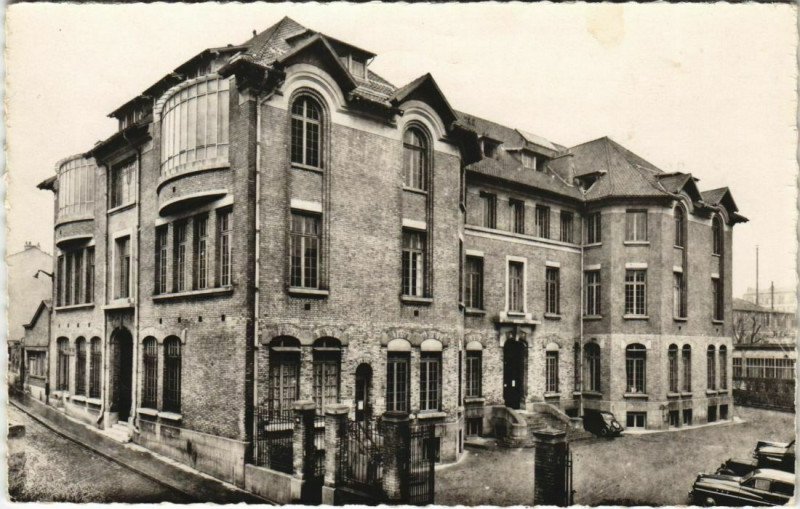 Carte postale ancienne Hôpital de la Croix Saint-Simon à Paris 20e