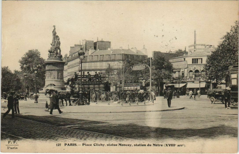 Carte postale ancienne Place Clichy, statue Moncey, station du Métro à Paris 9e