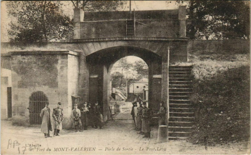 Carte postale ancienne Fort du Mont-Valérien Porte de Sortie, Pont-Levis à Suresnes