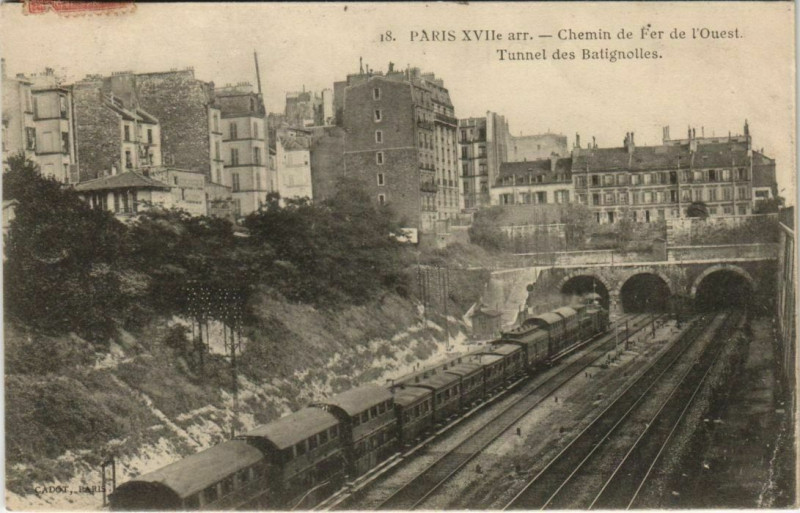 Carte postale ancienne Chemin de Fer de l'Ouest - Tunnel des Batignolles à Paris 17e