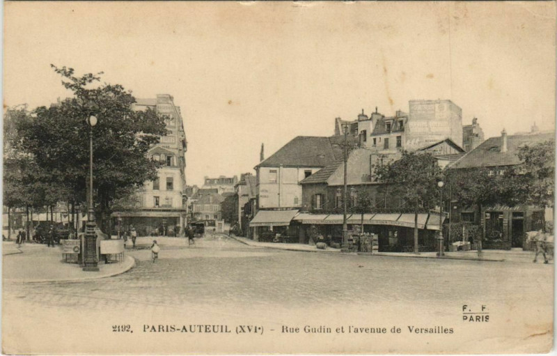 Carte postale ancienne Auteuil - Rue Gudin et l'avenue de Versailles à Paris 16e