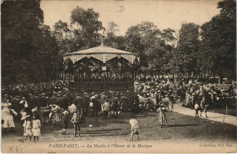 Carte postale ancienne Passy - La Muette à l'Heure de la Musique à Paris 16e