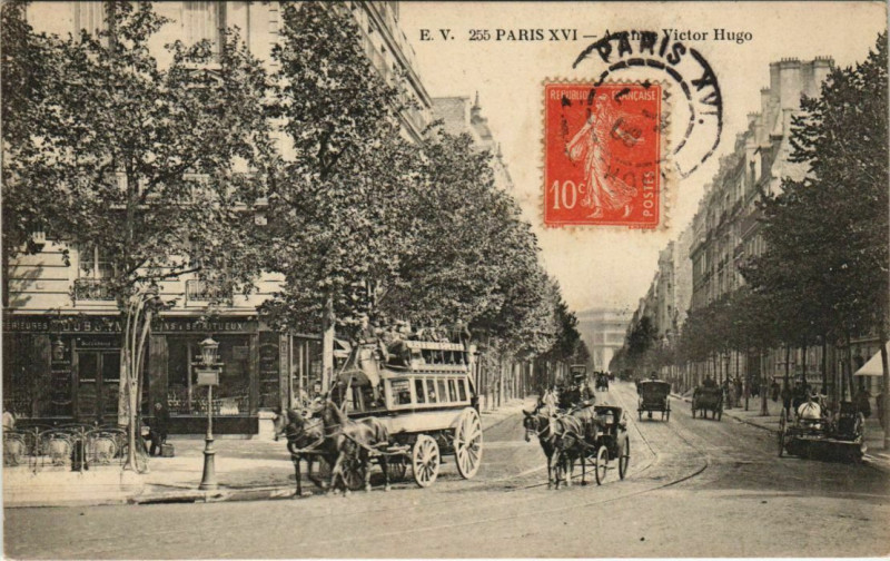 Carte postale ancienne Avenue Victor Hugo à Paris 16e