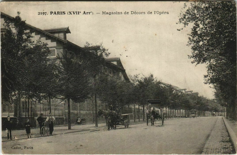 Carte postale ancienne Magasins de Décors de l'Opéra à Paris 17e