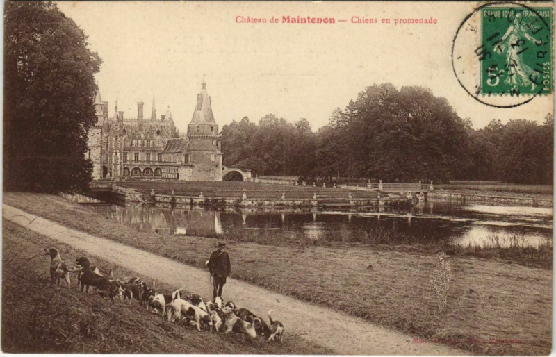 Carte postale ancienne Maintenon Chateau - Chiens en Promenade à Maintenon
