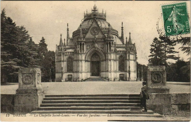 Carte postale ancienne Dreux La Chapelle Saint-Louis - Vue des Jardins à Dreux