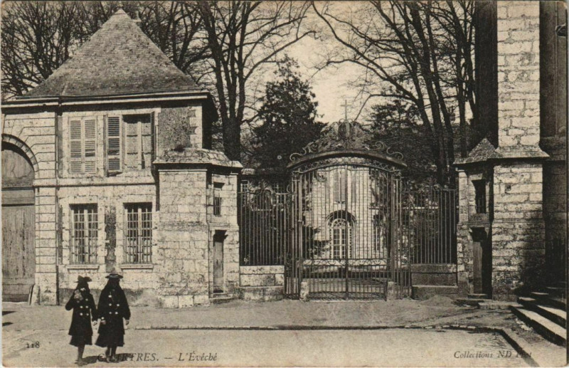 Carte postale ancienne Chartres L'Eveche à Chartres