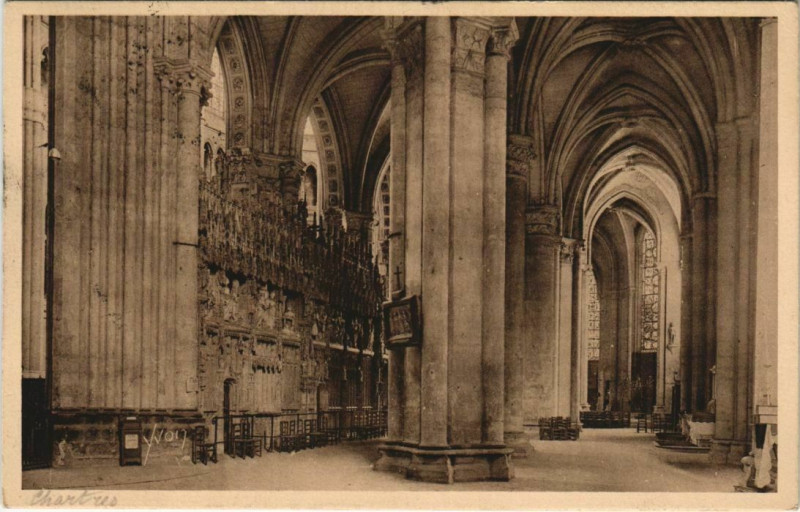 Carte postale ancienne Chartres Interieur de la Cathedrale à Chartres