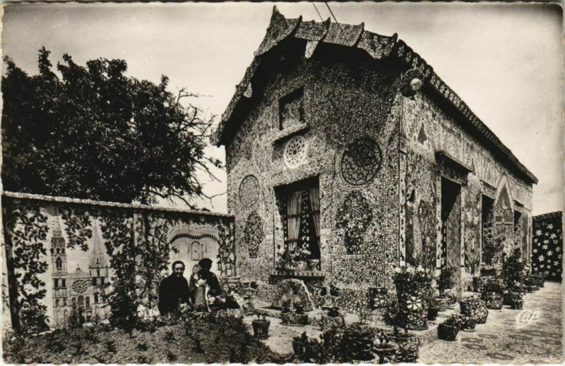 Carte postale ancienne Chartres Maison Picassiette - Facade de la Maison à Chartres
