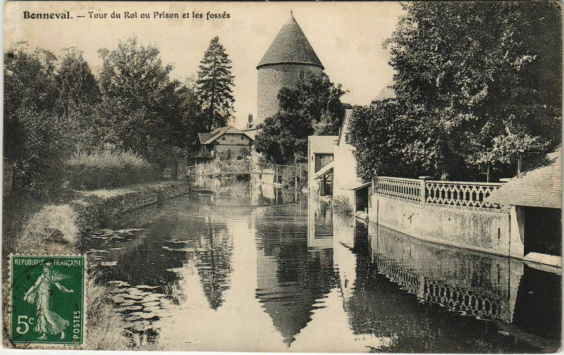 Carte postale ancienne Bonneval Tour du Roi ou Prison et les Fosses à Bonneval