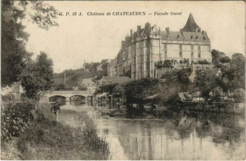 Carte postale ancienne Chateaudun Chateau - Facade Ouest