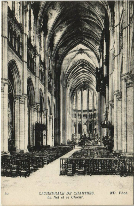 Carte postale ancienne Chartres Cathedrale - La Nef et le Choeur à Chartres