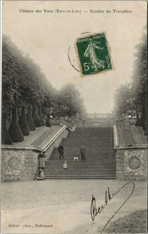 Carte postale ancienne Chateau des Vaux - Escalier du Trocadero