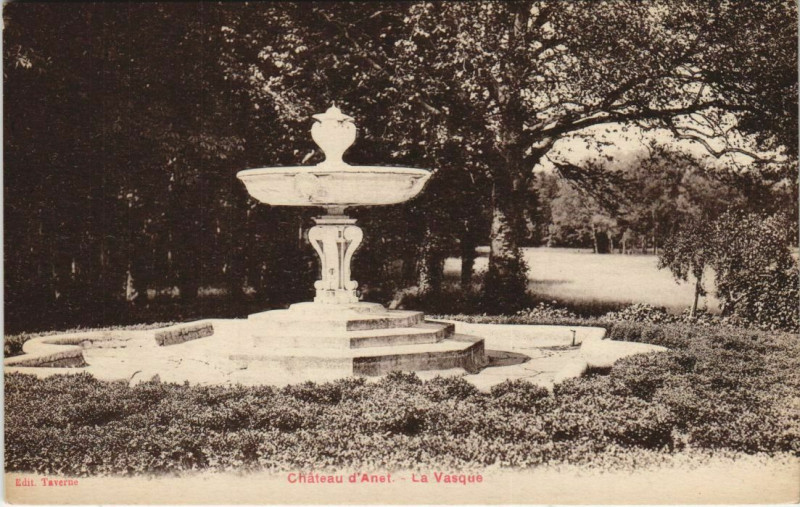 Carte postale ancienne Anet Chateau d'Anet - La Vasque à Anet