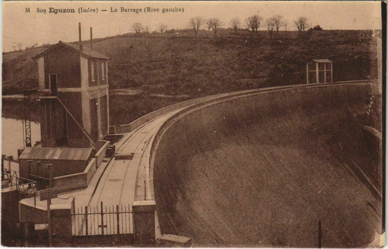 Carte postale ancienne Eguzon Le Barrage France