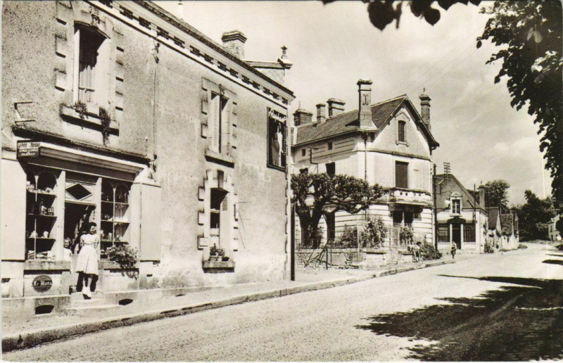 Carte postale ancienne Vicq-s-Nahon Le Centere du Bourg Epicerie Couagnon France
