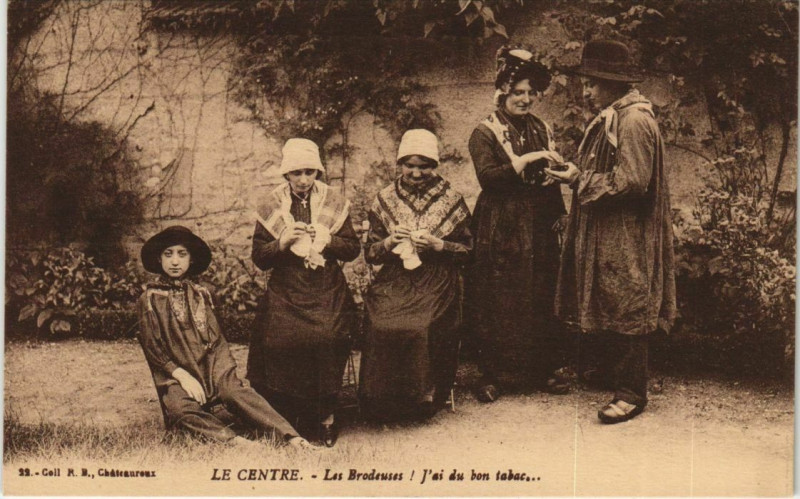 Carte postale ancienne Le Centre Les Brodeuses France