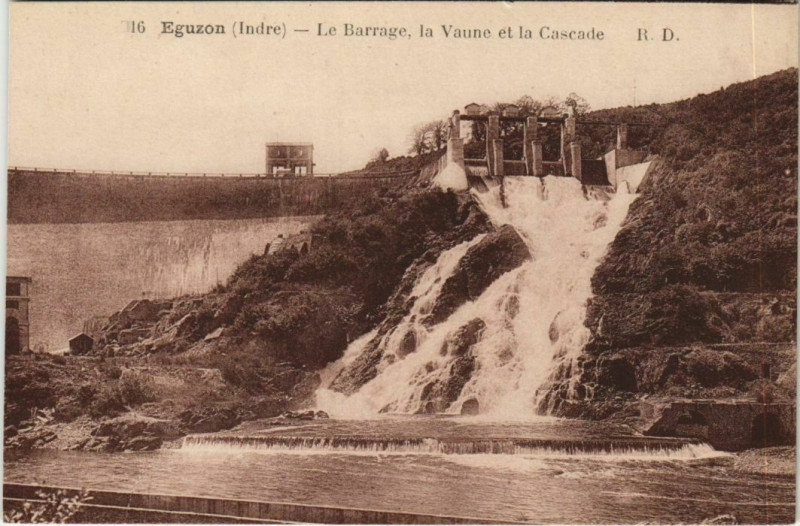 Carte postale ancienne Eguzon Le Barrage la Vaune et la Cascade France