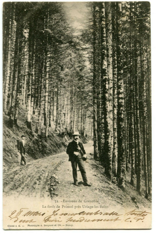 Carte postale ancienne Isère Environs de Grenoble Forêt de Prémol près d'Uriage-les-Bains animé à Grenoble