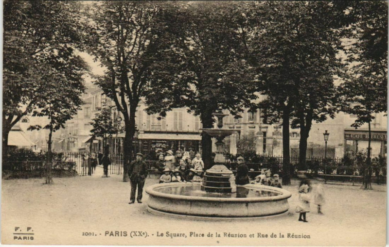 Carte postale ancienne Le Square, Place de la Réunion et Rue de la réunion à Paris 20e