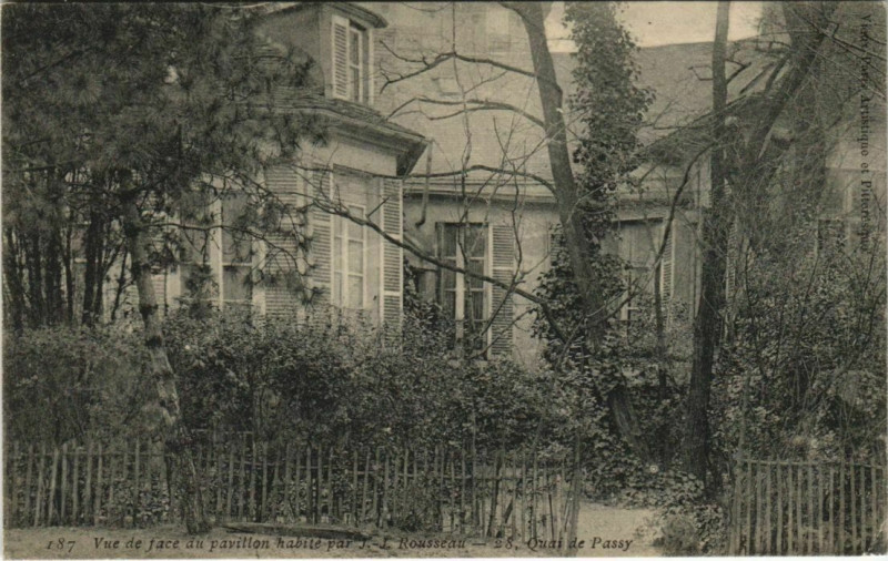 Carte postale ancienne Vue de face du pavillon habité par Jean-Jacques Rousseau - Quai de Passy à Paris 16e
