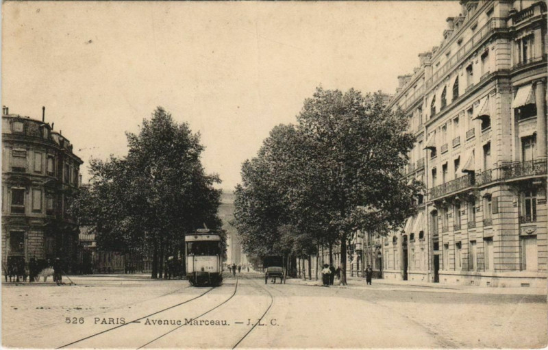 Carte postale ancienne Avenue Marceau à Paris 16e