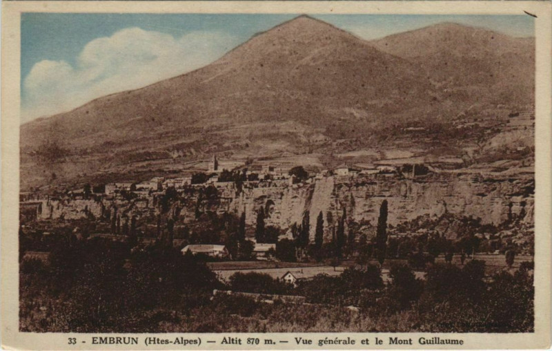 Carte postale ancienne Embrun Vue Generale et le Mont Guillaume France à Embrun