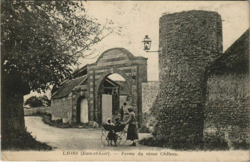Carte postale ancienne Laons Ferme du vieux Chateau France à Laons