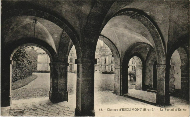 Carte postale ancienne Chateau d'Esclimont Le Portail d'Entree France
