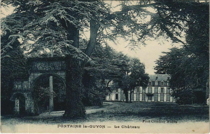 Carte postale ancienne Le Château à Fontaine-la-Guyon